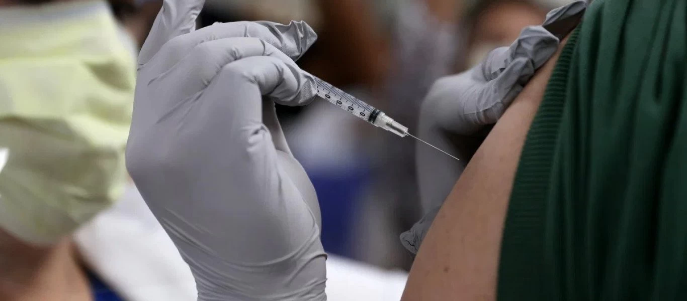 Δεν θα επιλέγουν εμβόλιο οι πολίτες: Θα εμβολιάζονται με ότι υπάρχει - Διευκρινήσεις από ΠΦΥ